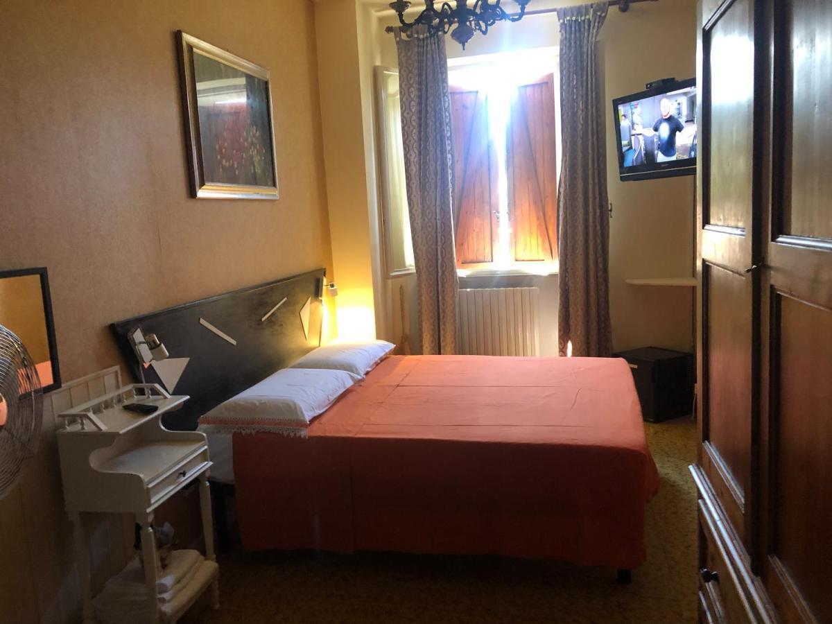 La Finestra sul Fiume Bed & Breakfast Fossombrone Exterior foto