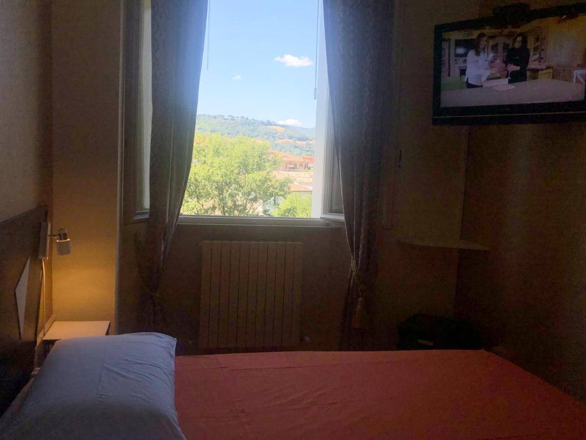 La Finestra sul Fiume Bed & Breakfast Fossombrone Exterior foto