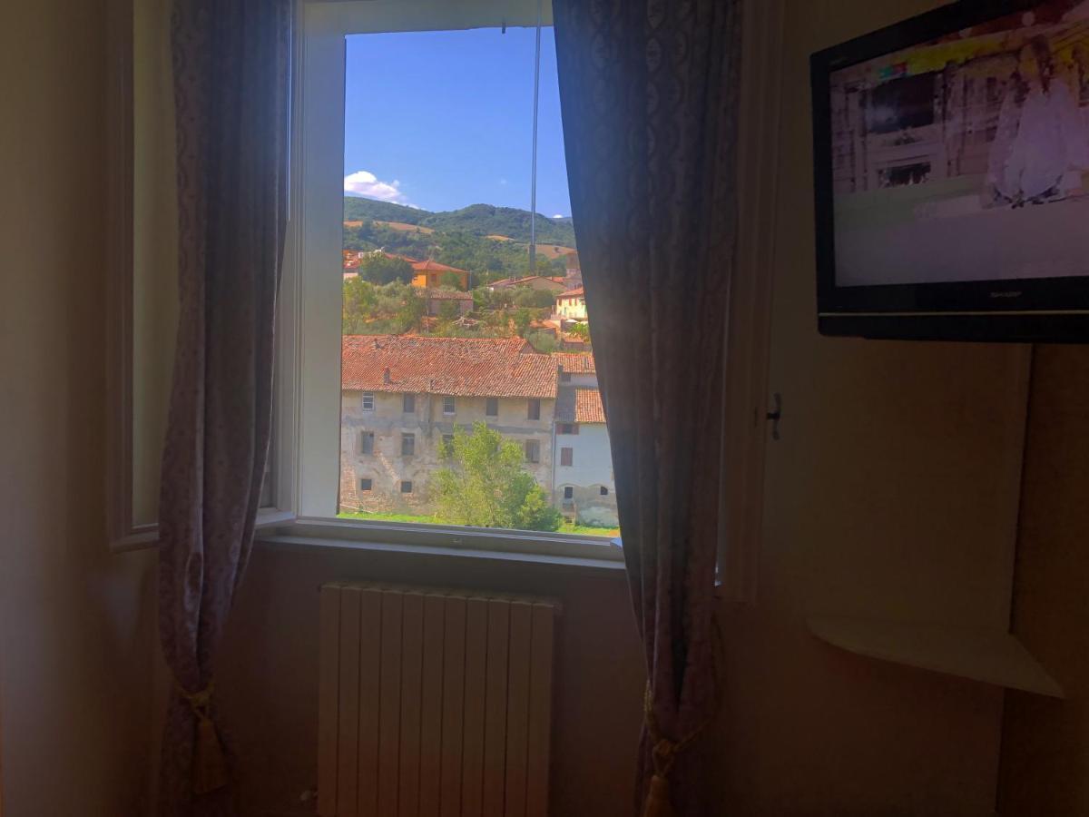La Finestra sul Fiume Bed & Breakfast Fossombrone Exterior foto