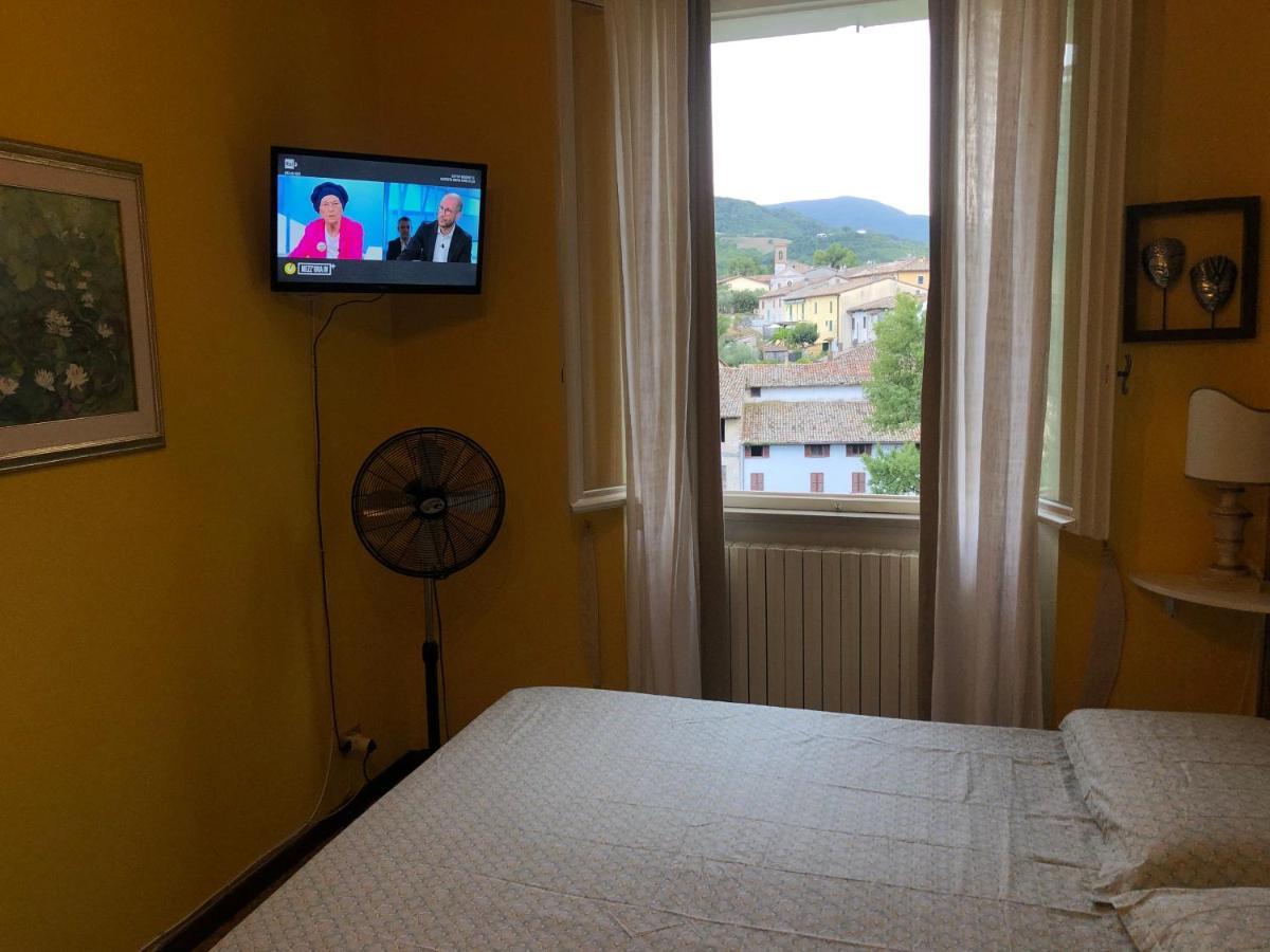 La Finestra sul Fiume Bed & Breakfast Fossombrone Exterior foto