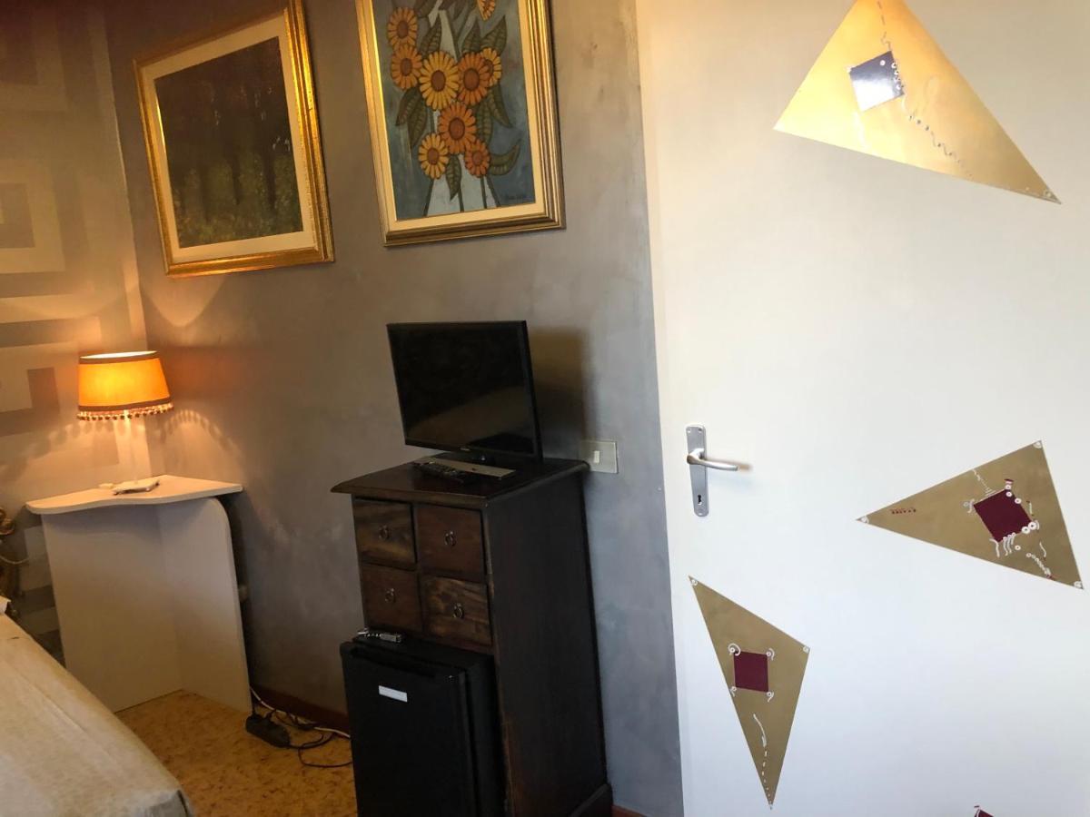 La Finestra sul Fiume Bed & Breakfast Fossombrone Exterior foto