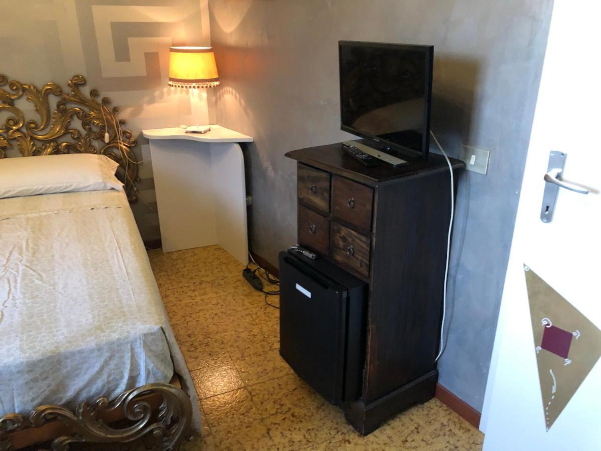 La Finestra sul Fiume Bed & Breakfast Fossombrone Exterior foto