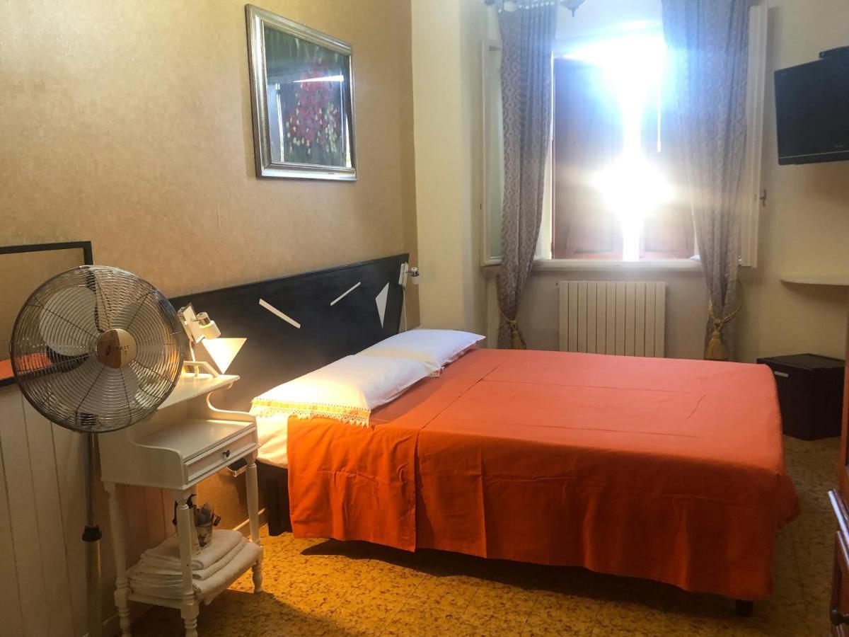 La Finestra sul Fiume Bed & Breakfast Fossombrone Exterior foto