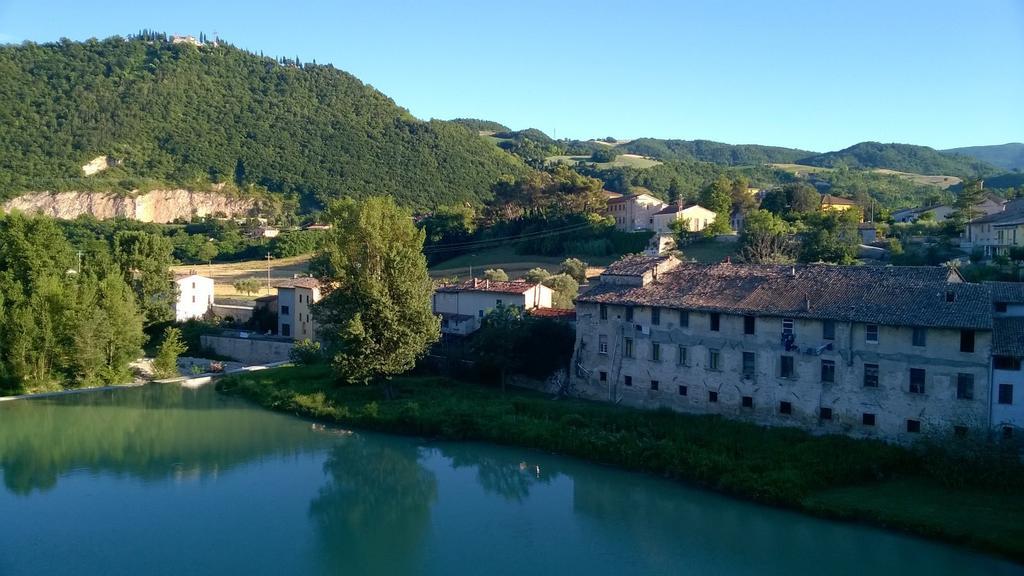 La Finestra sul Fiume Bed & Breakfast Fossombrone Exterior foto
