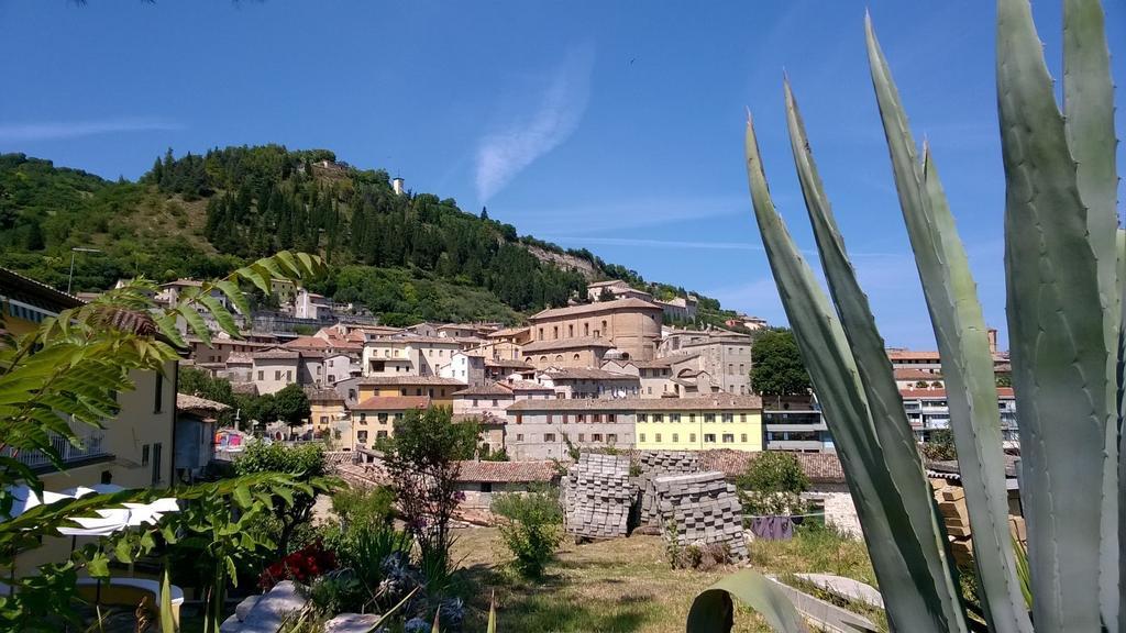 La Finestra sul Fiume Bed & Breakfast Fossombrone Exterior foto