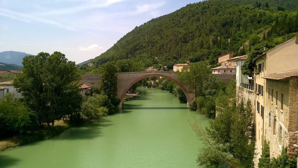 La Finestra sul Fiume Bed & Breakfast Fossombrone Exterior foto