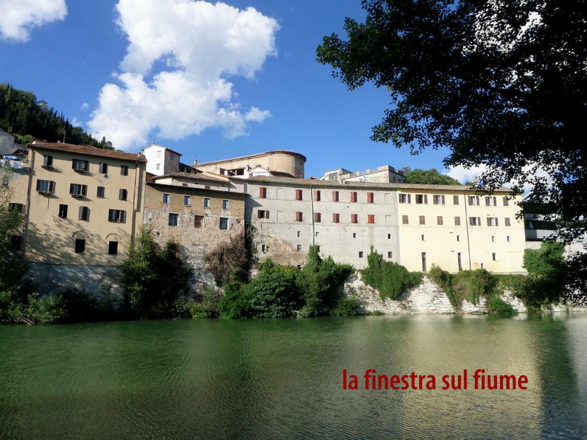 La Finestra sul Fiume Bed & Breakfast Fossombrone Exterior foto